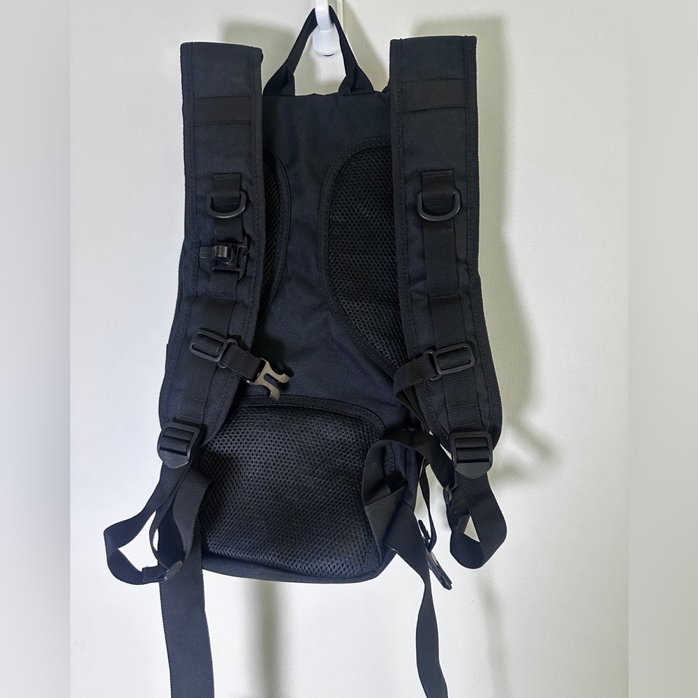 Unisex Tactical/Hiking Black Hydration Backpack without Water Bladder - Picture 4 of 7